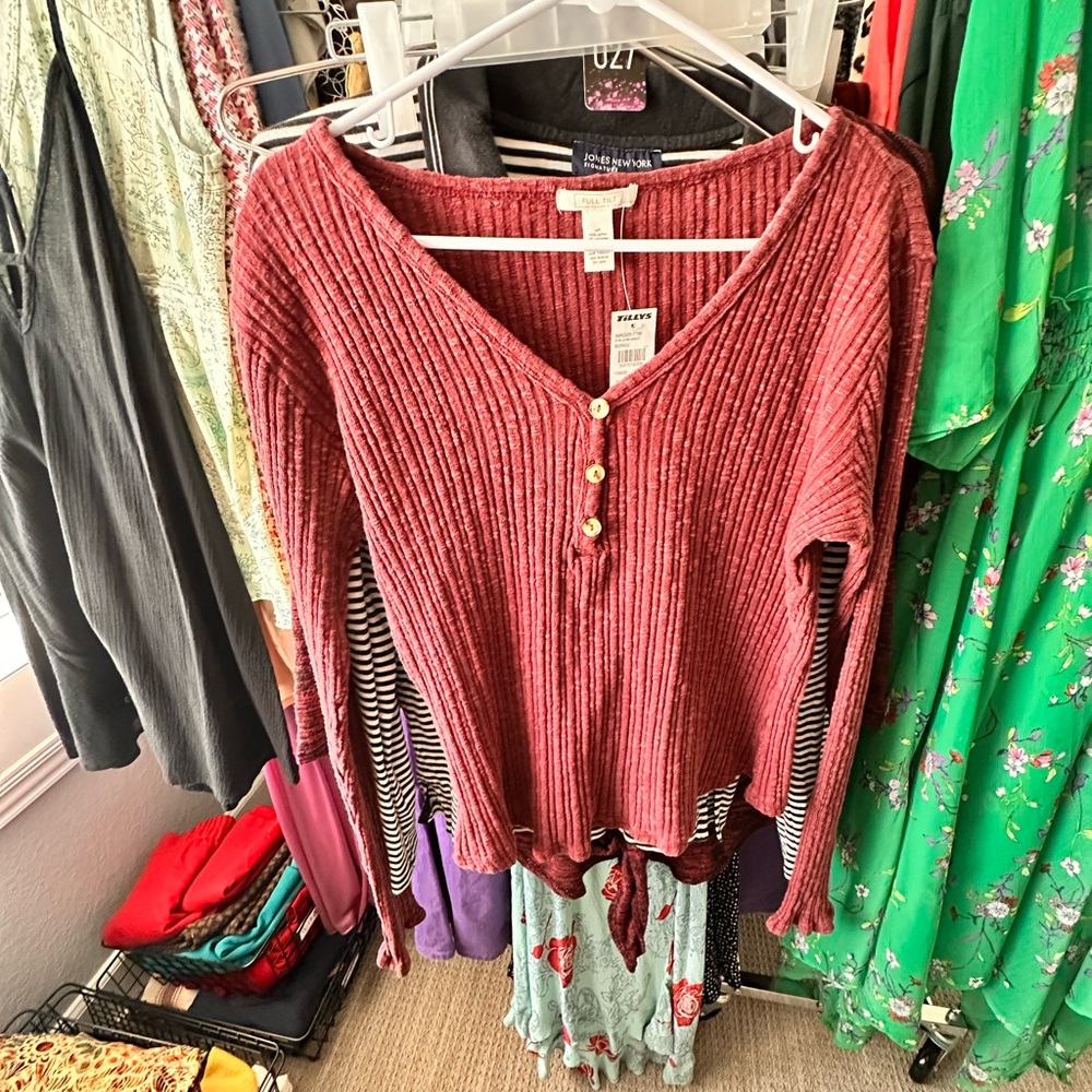 #14 Women's Ribbed Plum Sweater in Size XXL.